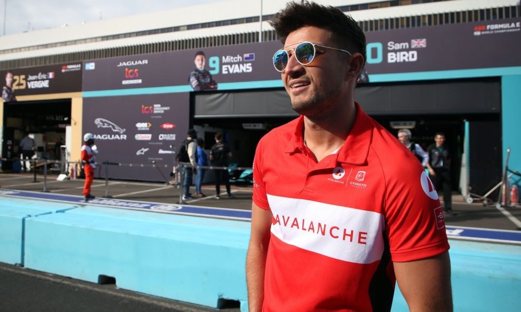 jake dennis to remain with avalanche andretti after signing a multi-year deal