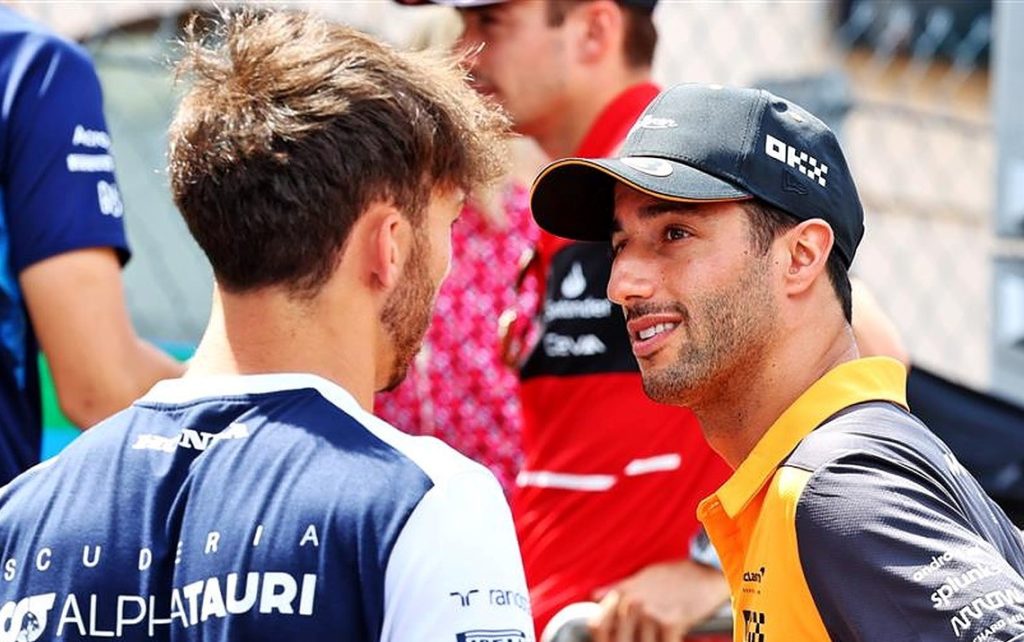 Gasly over Ricciardo,Alpine boss Otmar Szafnauer,Nyck de Vries,Mercedes