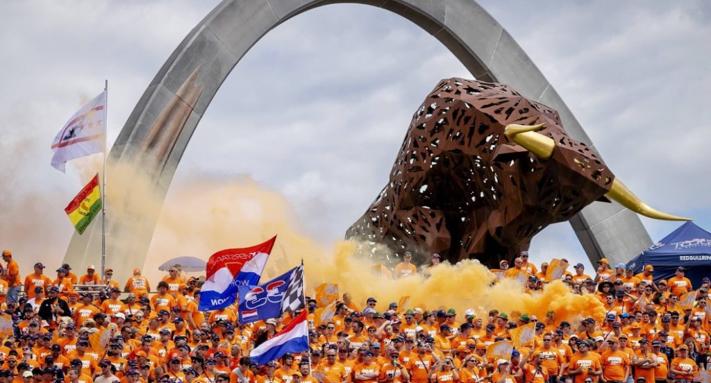Red Bull fans,Hamilton's fans