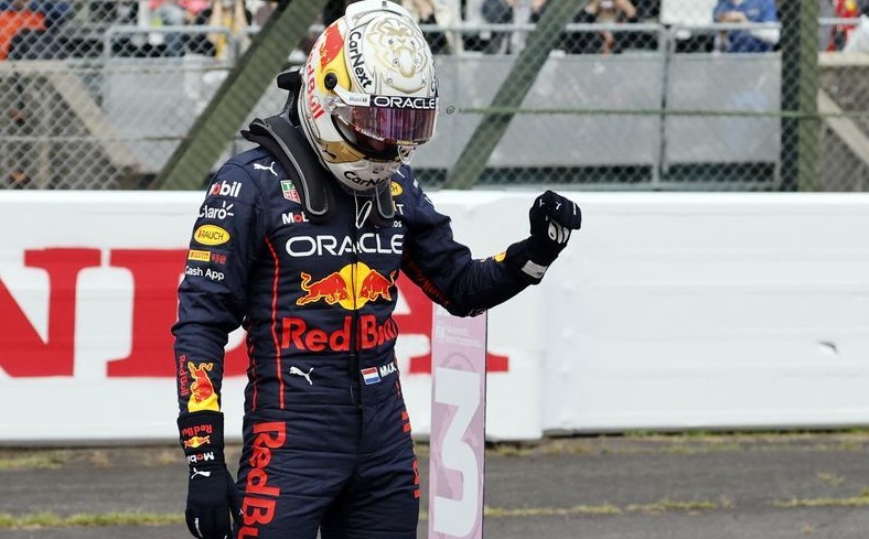 Verstappen takes Japanese Grand Prix pole despite reprimand