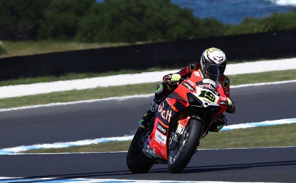 Tyre gamble propels Bautista to win Philip island superpole