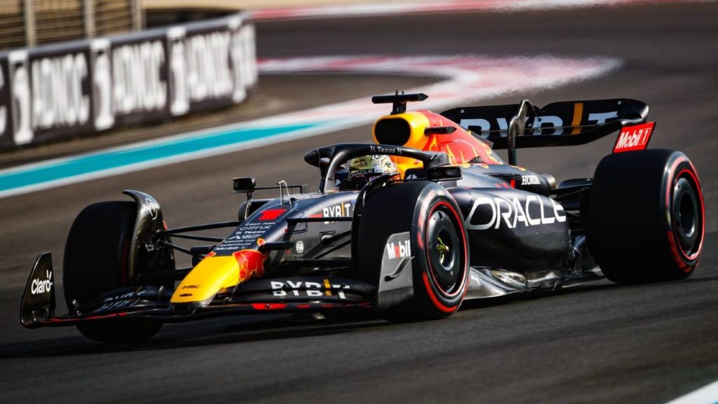 Yas Marina's Turn 9,Verstappen
