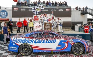 Larson wins Toyota Owners 400 Cup race at Richmond