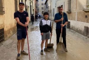 Tsunoda helps shovel mud in Faenza after Emilia Romagna Grand Prix was canceled