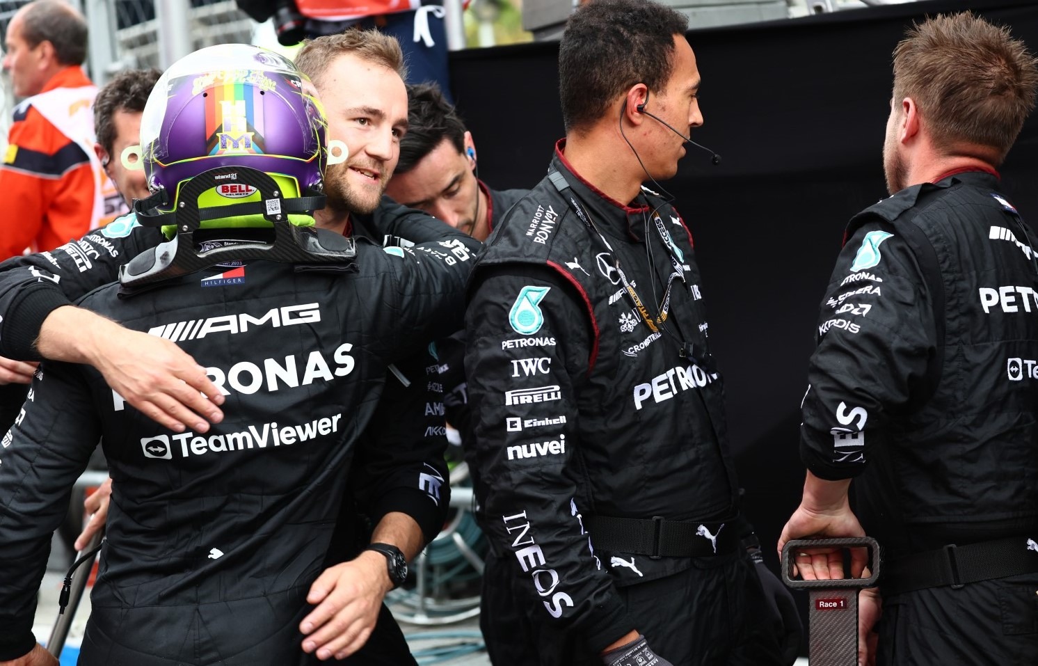 Zhou Guanyu,Martin Brundle