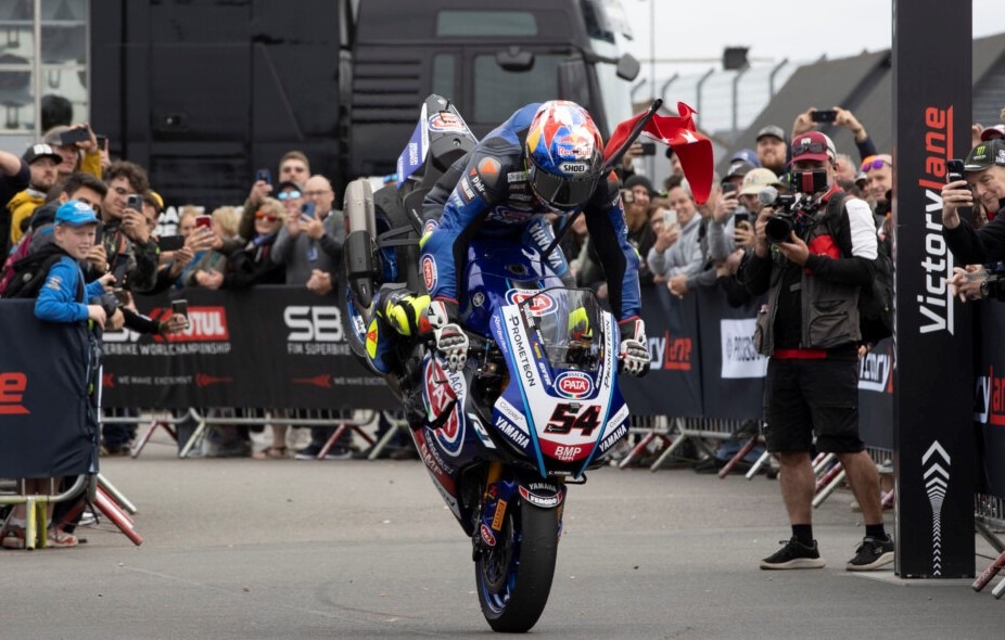 Toprak Razgatlioglu wins Donington superpole ending Bautista's streak