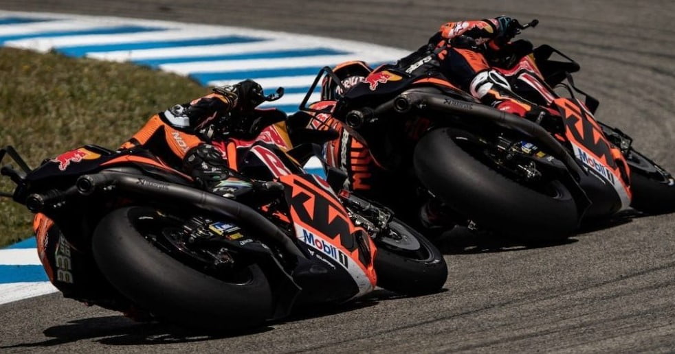 KTM,satellite teams
