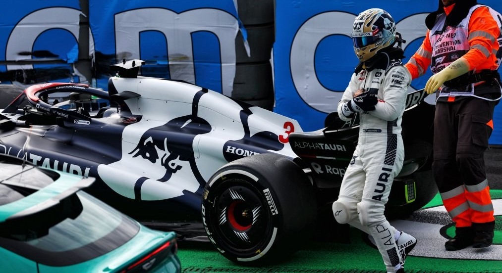 Ricciardo,hand surgery,Zandvoort