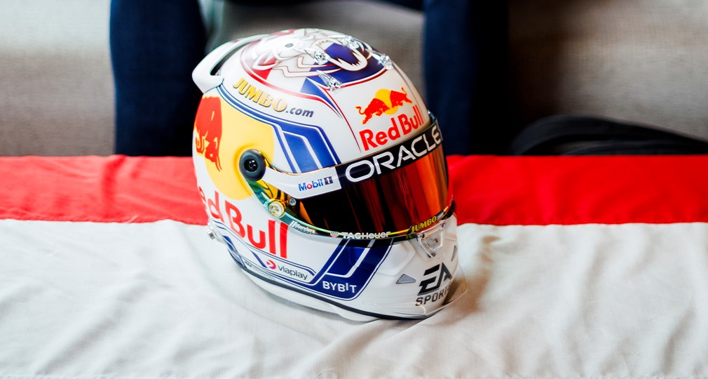 Verstappen reveals striking helmet design for Zandvoort home race