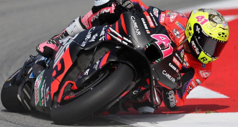 Espargaro leads Aprilia 1-2 in Friday's practice at Catalunya