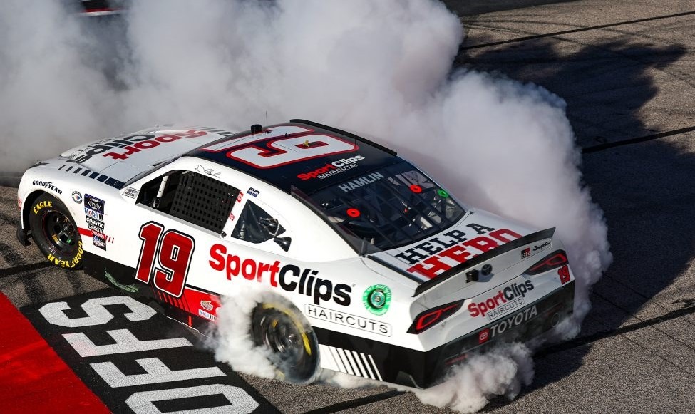 Hamlin edges Hill to secure Xfinity win at Darlington