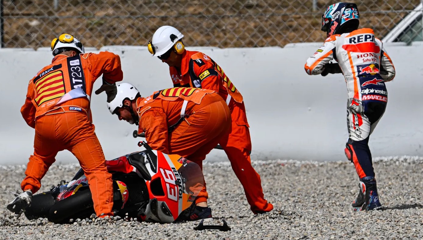 Marc Marquez s crash in Catalunya raises injury concerns