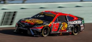 Truex edges Wallace to secure pole at Homestead-Miami