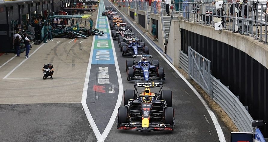 FIA,pit lane rule,impeding