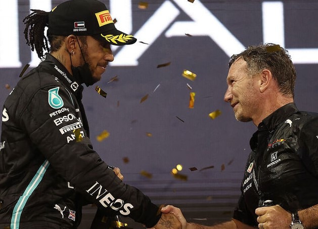 Lewis Hamilton refutes Horner's claims that he approached Red Bull for a seat
