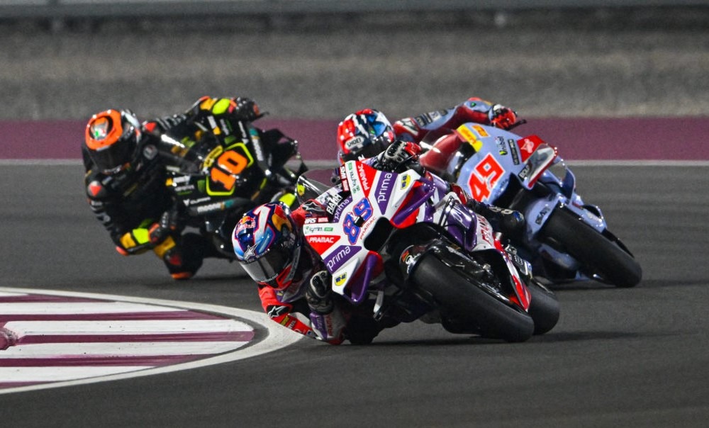Martin cuts Bagnaia's lead by half after winning Qatar Sprint
