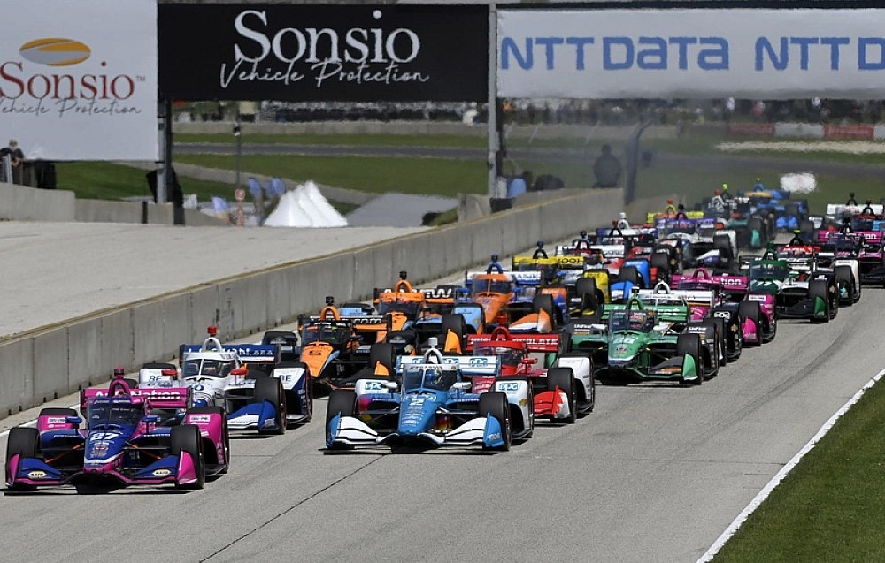 IndyCar,introduction of hybrid power units