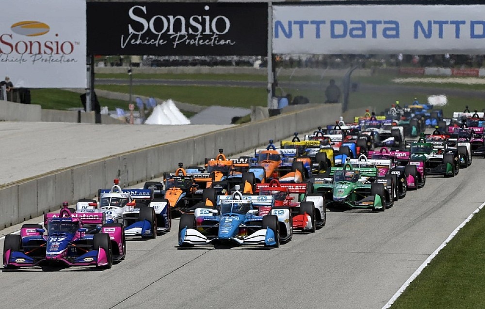 IndyCar postpones introduction of hybrid power units