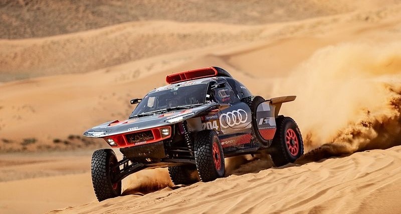 Carlos Sainz closes in on overall Dakar win as Sebastien Loeb suffers damage