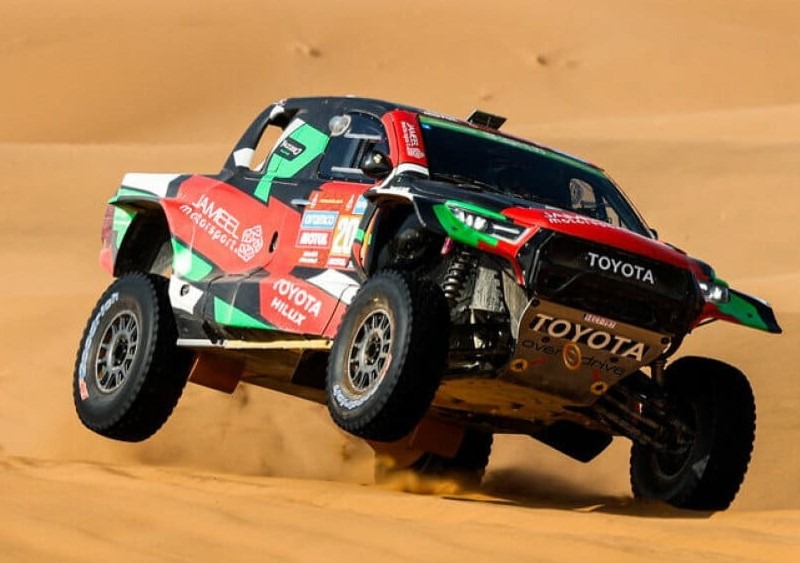 Yazeed Al-Rajhi almost crashes into a spectator at Dakar