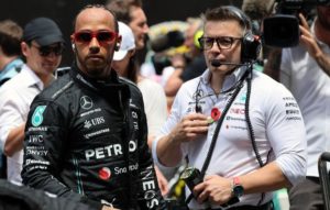 Lewis Hamilton's Mercedes contract has a clause preventing Ferrari 'poaching'