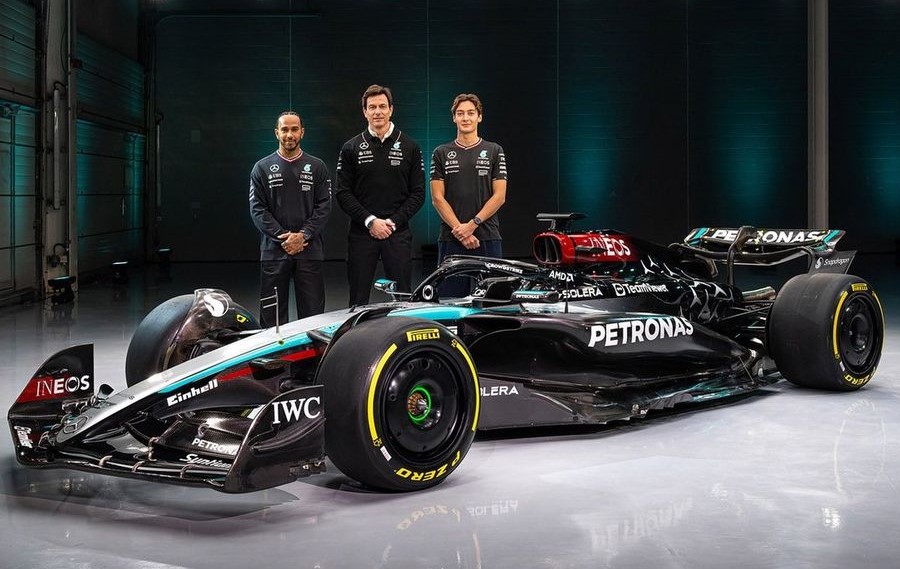 Mercedes unveils the W15 E PERFORMANCE for 2024 F1