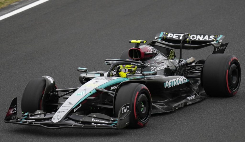 Lewis Hamilton warns Mercedes not to 'mess up' after solid Friday practice