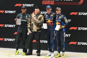 Max Verstappen edges Hamilton to win Chinese Grand Prix Sprint