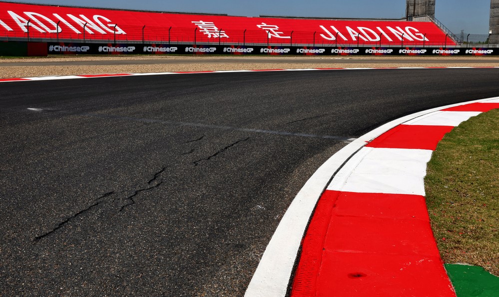 Strange Chinese Grand Prix track surface raises concerns