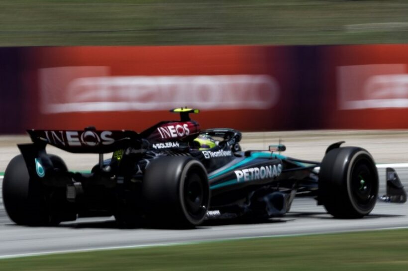 Spanish Grand Prix: Lewis Hamilton edges Sainz to top second practice