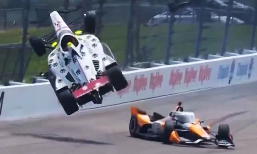 Sting Ray Robb involved in massive final-lap crash at Iowa Speedway