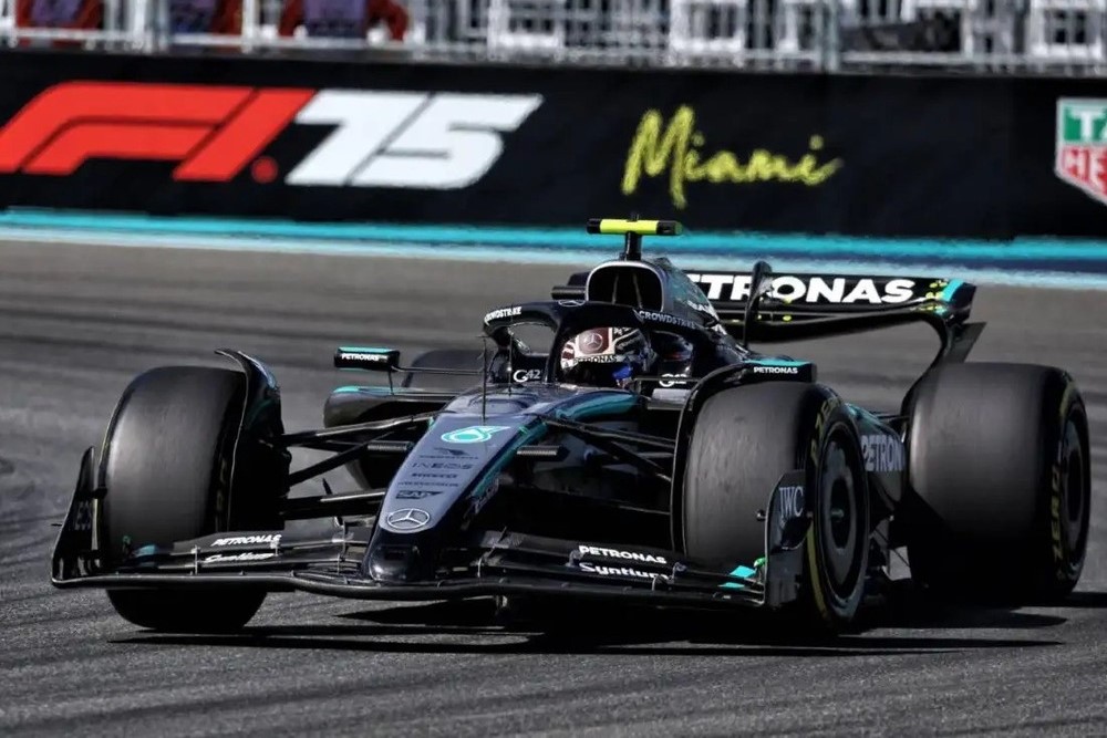 Kimi Antonelli claims maiden F1 pole in Miami GP Sprint Qualifying Kimi Antonelli claims maiden F1 pole,Miami GP Sprint Qualifying,Oscar Piastri,Lando Norris,Max Verstappen