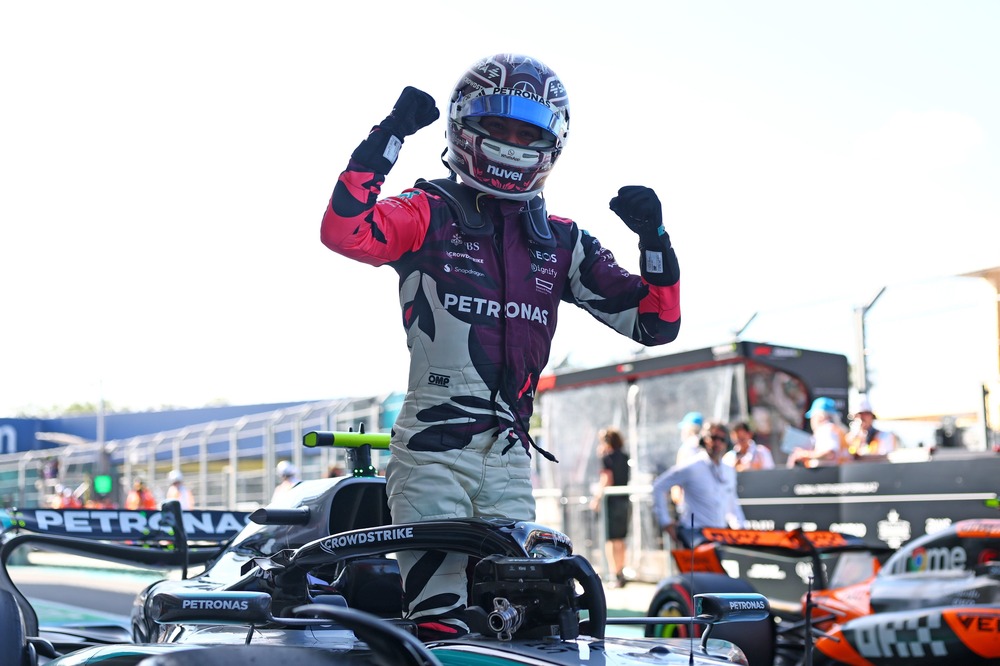 Kimi Antonelli claims maiden F1 pole in Miami GP Sprint Qualifying