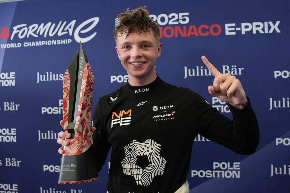 Taylor Barnard storms to Monaco E-Prix pole as Oliver Rowland crashes