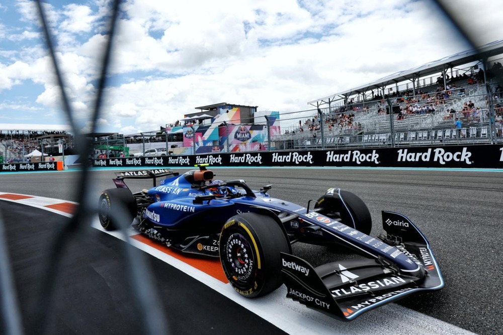 Kimi Antonelli claims maiden F1 pole in Miami GP Sprint Qualifying Kimi Antonelli claims maiden F1 pole,Miami GP Sprint Qualifying,Oscar Piastri,Lando Norris,Max Verstappen