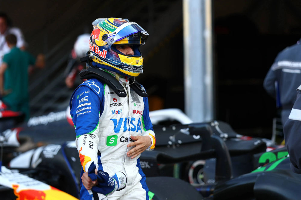 Isack Hadjar handed grid penalty for impeding Carlos Sainz in F1 Canada qualifying
