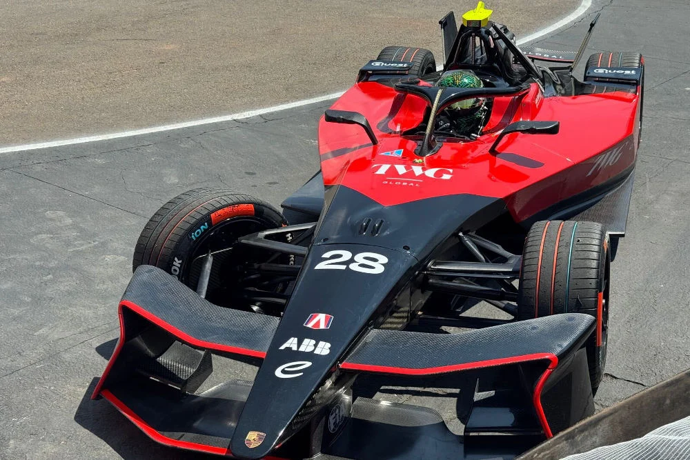 Felipe Drugovich crashes his Andretti during 2025 Formula E Sao Paulo E-Prix Qualifying