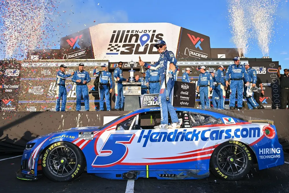 Kyle Larson wins chaotic Gateway NASCAR race in overtime, snaps 51-race drought